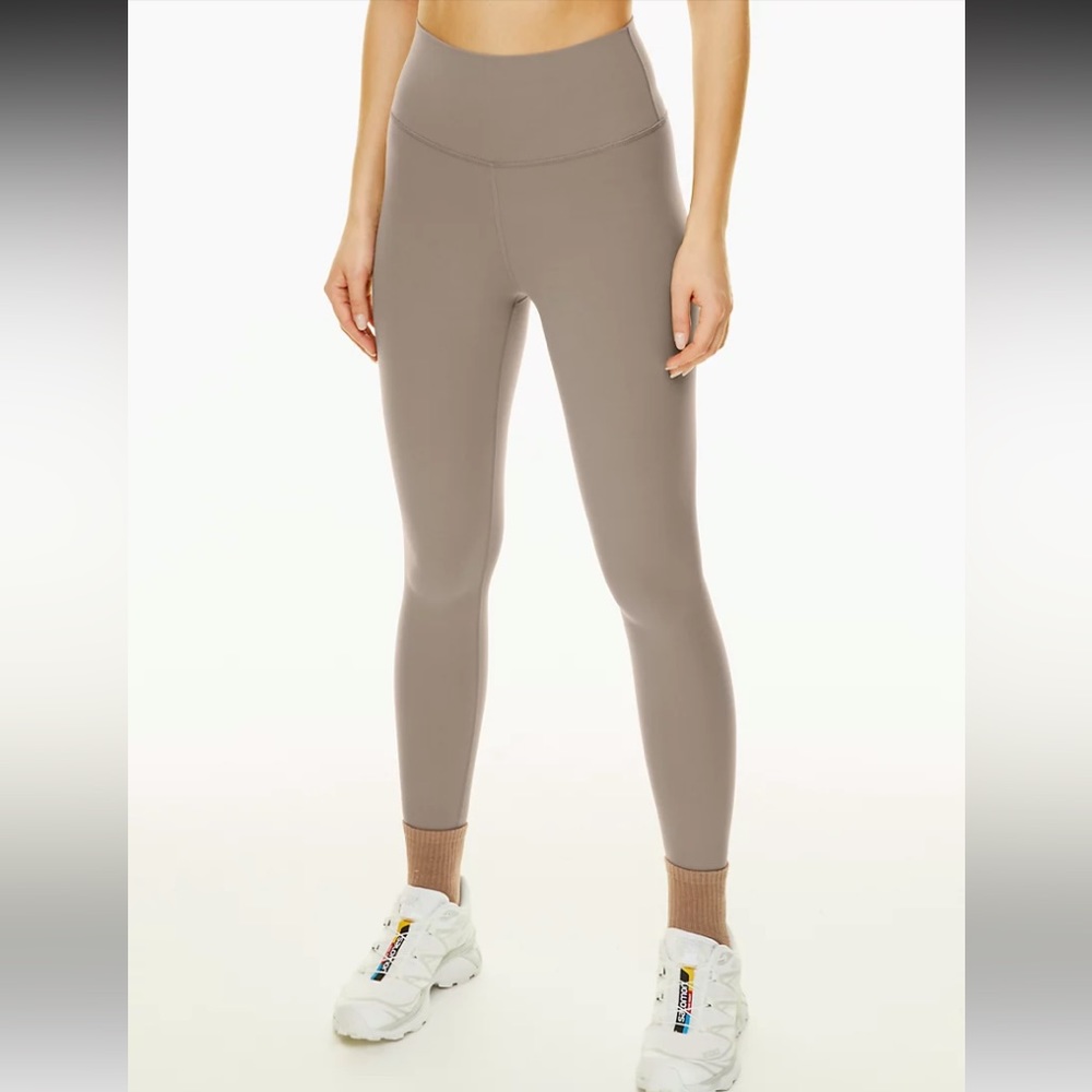 TnAction TnaBUTTER cheeky hi-rise leggings (turner taupe)